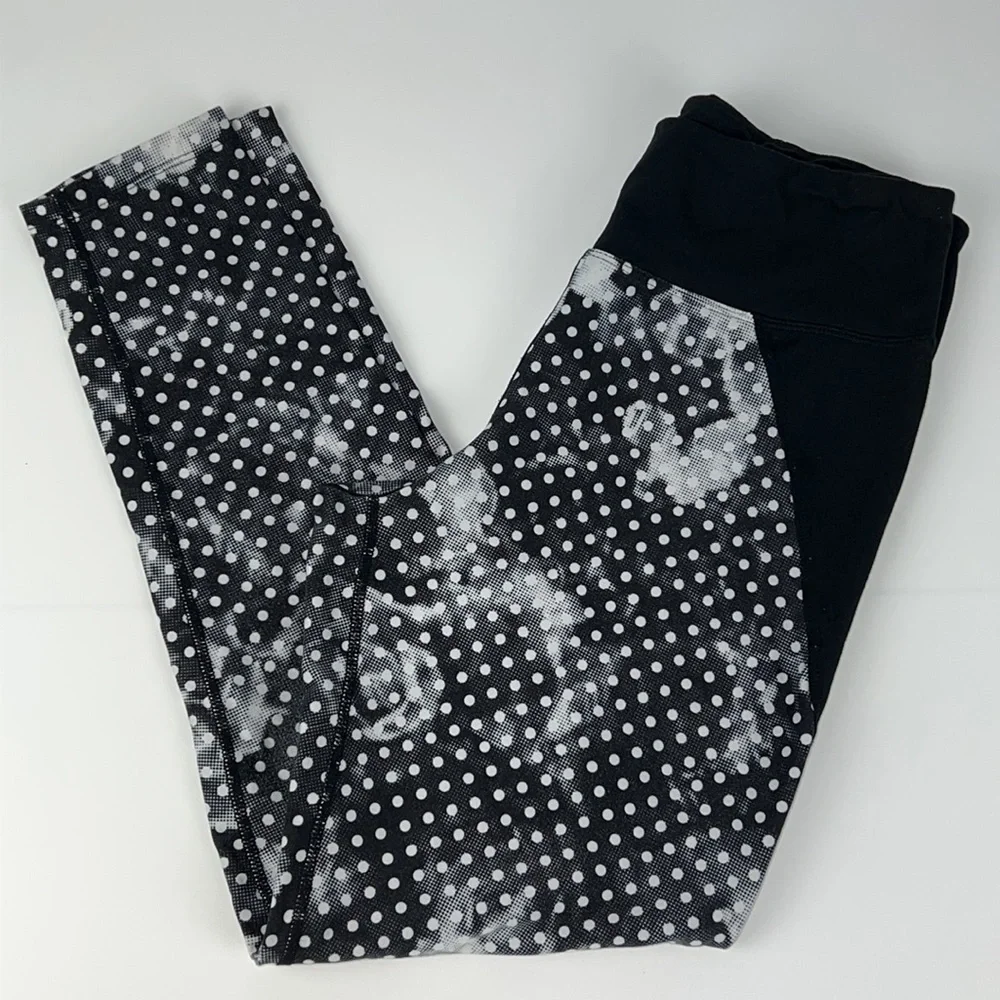 Betsey Johnson Performance Capri Yoga Leggings Black & White Polkadot Sz: M - Picture 2 of 8